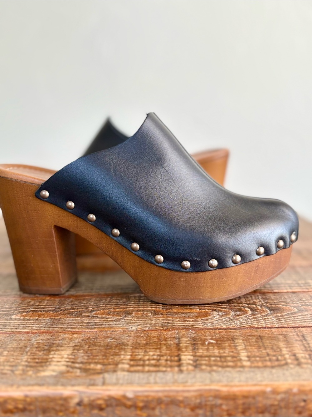 Seychelles Leather Clogs - Picture 7 of 16